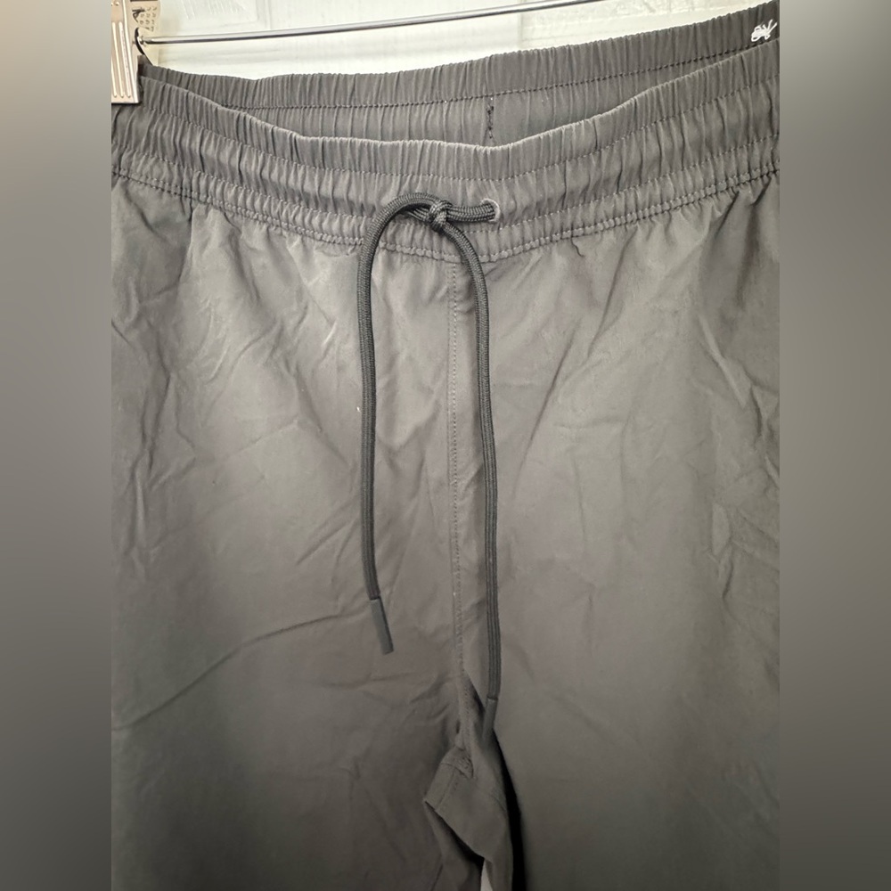 Men’s M Old Navy Active Sweatpants Joggers Bundle Gray Tapered Zip Pocket 2-Pack - Picture 10 of 14